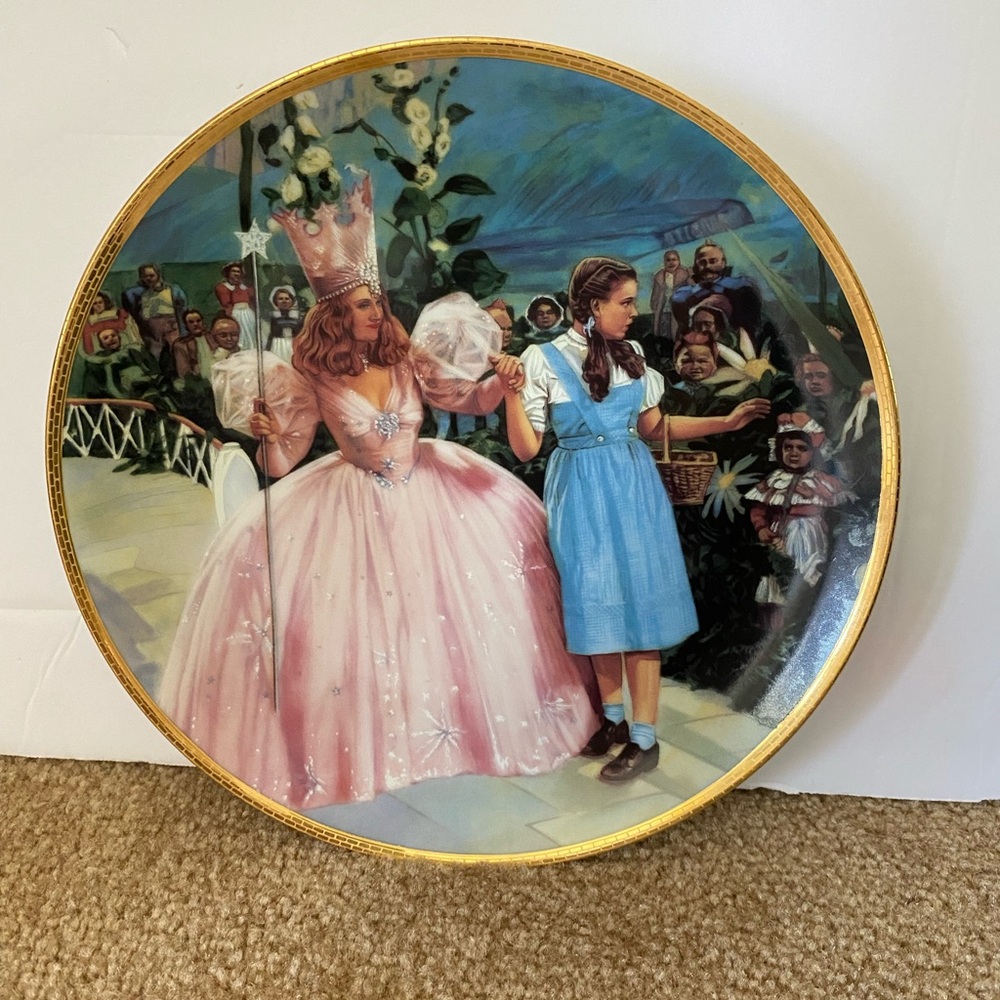 The Hamilton collection wizard Oz Glimpse of the Munchkins commemorative plate